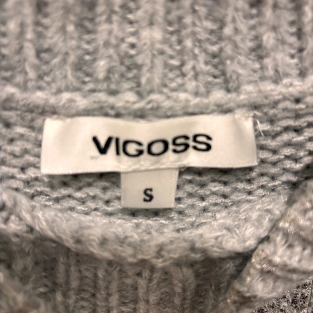 Vigoss Silver Knit Sweater – Size Small - Picture 3 of 6